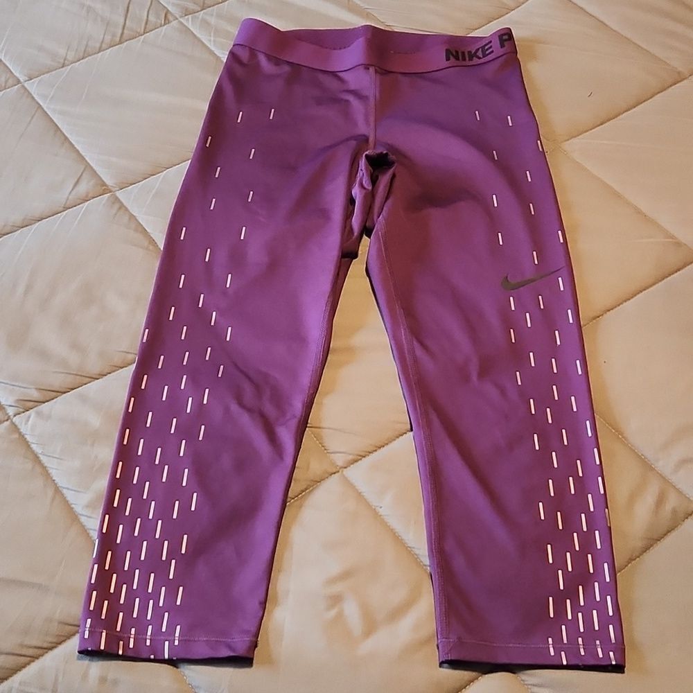 Nike dri-fit Capri leggings